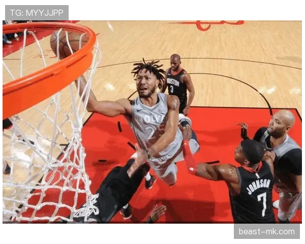 伊萨克禁区制造威胁，关键时刻助球队锁定胜局