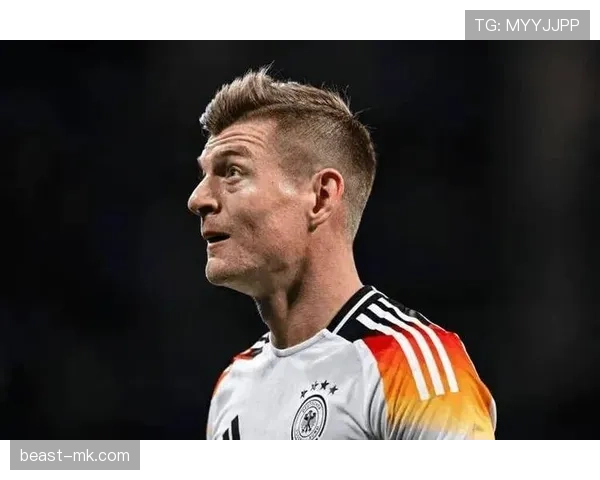 克罗斯精妙定位球建功，助球队逆转取胜表现抢眼