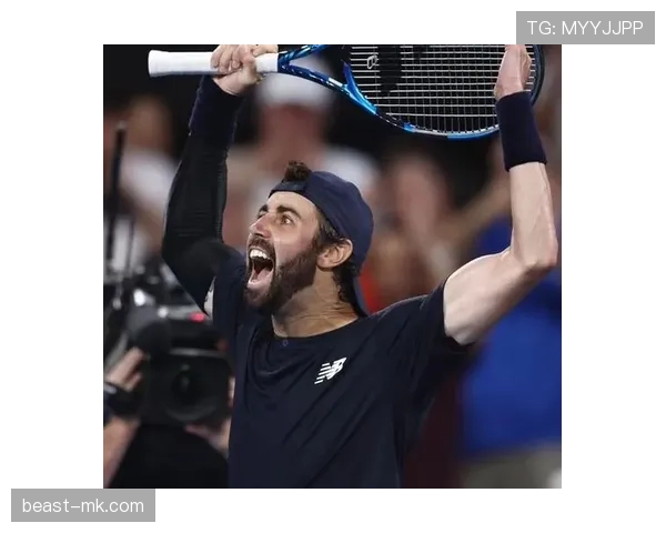 乔丹·汤普森训练完直接啃鸡胸肉，这自律我真看不下去了